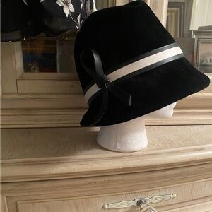 👋 Bye,Bye Clearance Bundle 3 w/👋 + get 3 more!  FIRENZE Italy VELOUR Vtg Blk Hat